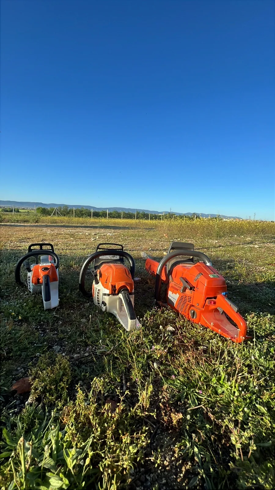 Motosierras profesionales de Green Garden sobre el césped